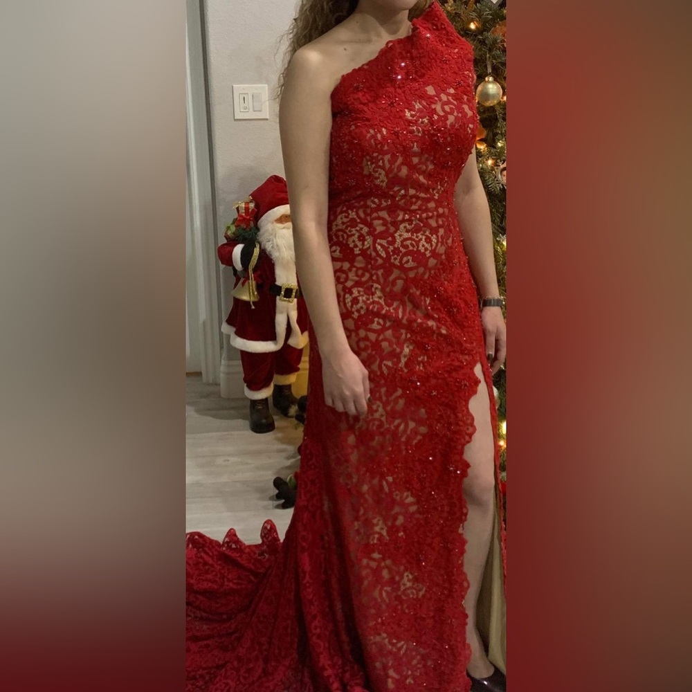 Mac Duggal Beautiful Evevning  dress, Size 14. Brand new with tag